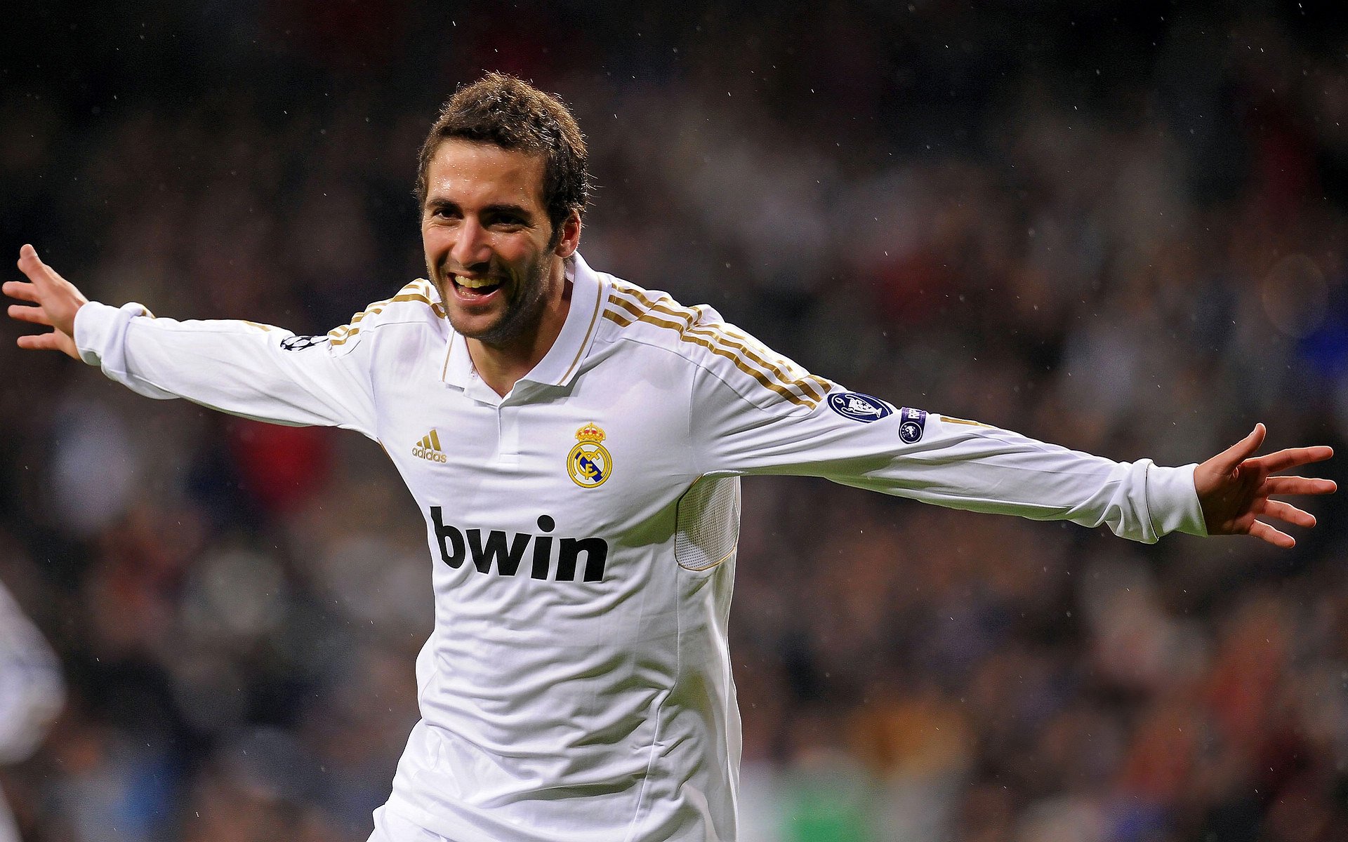 “新都香城赛场，福乐球选手火力全开！”